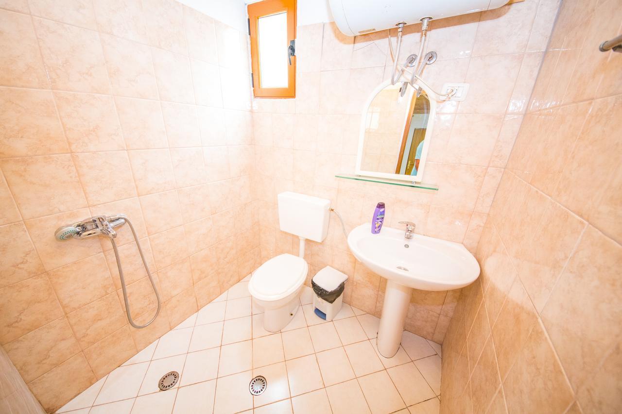Isi Rooms Вльора Номер фото