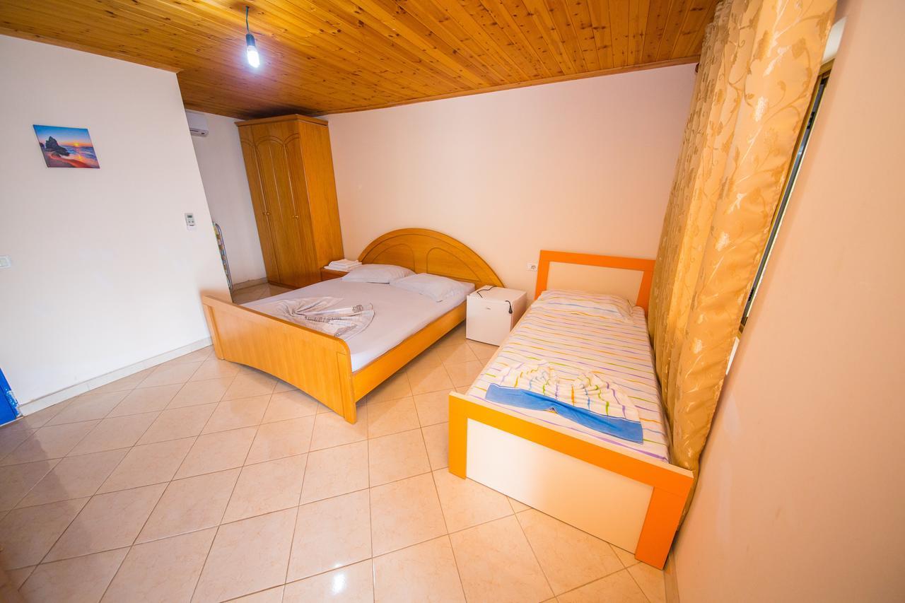 Isi Rooms Вльора Екстер'єр фото