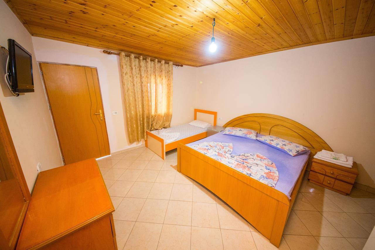 Isi Rooms Вльора Екстер'єр фото