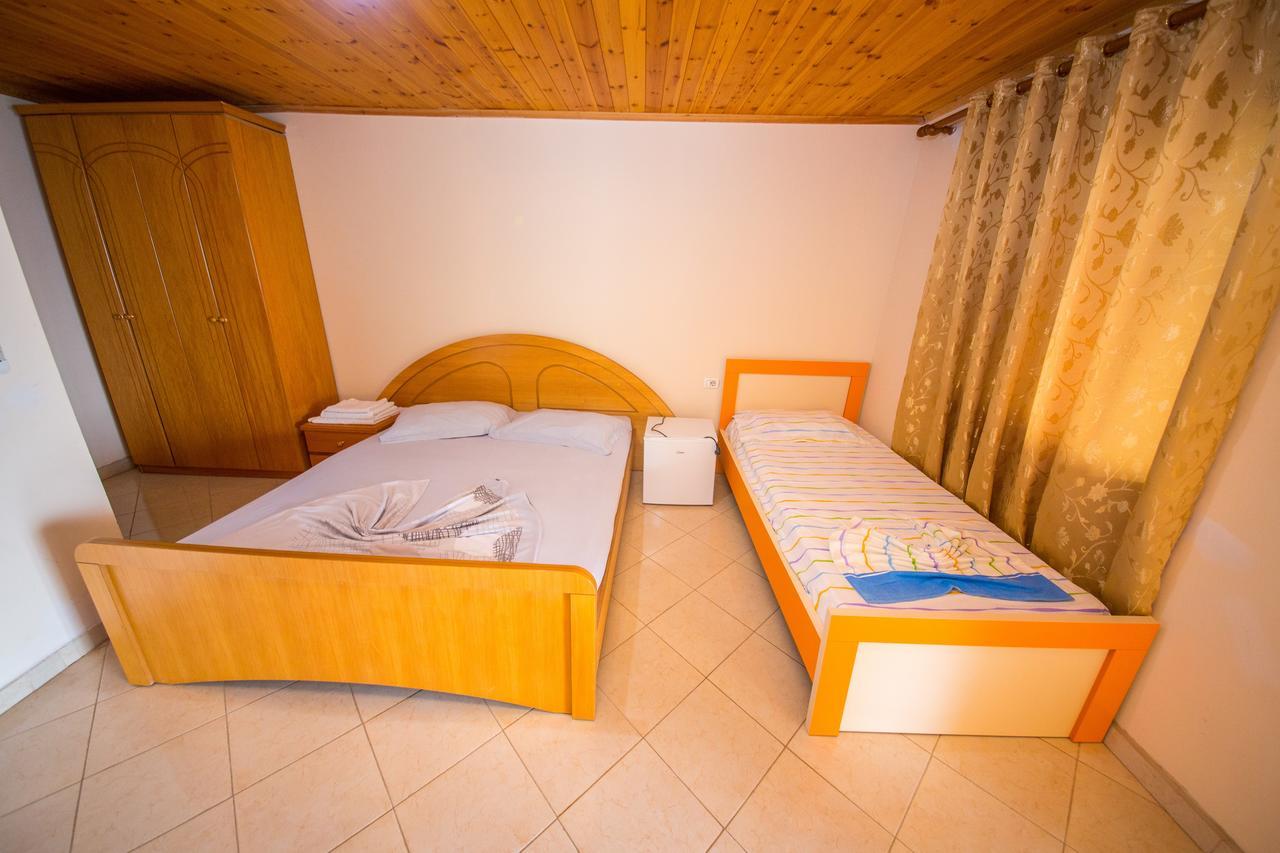 Isi Rooms Вльора Екстер'єр фото